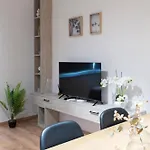 2br At Palace With Cubes - Skanderbeg Square アパート ティラナ