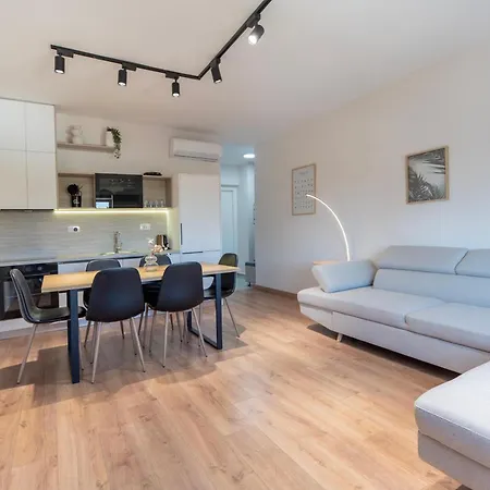 Lägenhet 2br At Palace With Cubes - Skanderbeg Square *