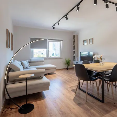 2br At Palace With Cubes - Skanderbeg Square