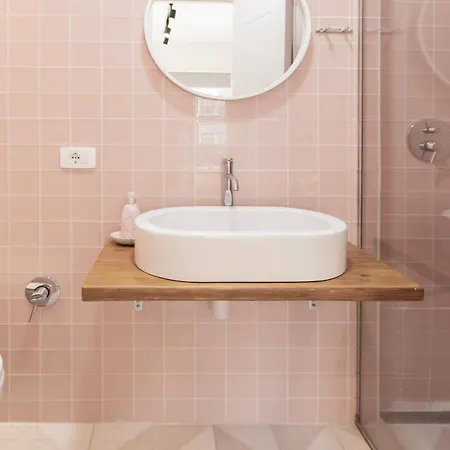 2br At Palace With Cubes - Skanderbeg Square Lägenhet
