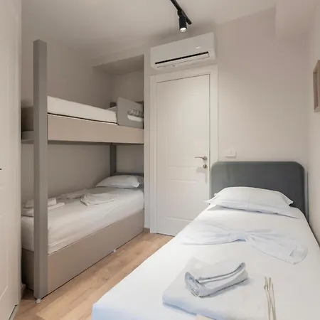 2br At Palace With Cubes - Skanderbeg Square Lägenhet