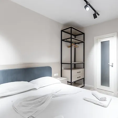 2br At Palace With Cubes - Skanderbeg Square Lägenhet
