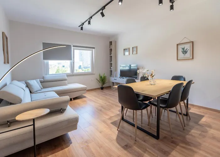 2br At Palace With Cubes - Skanderbeg Square * Tirana