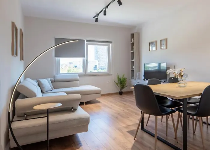 2br At Palace With Cubes - Skanderbeg Square