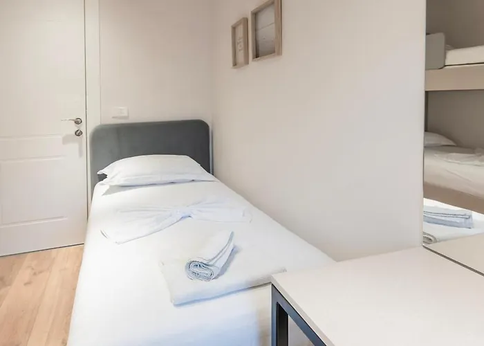 2br At Palace With Cubes - Skanderbeg Square