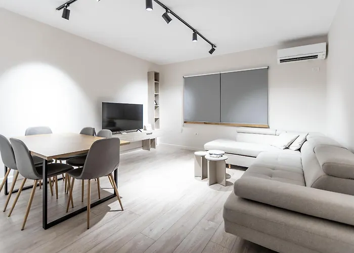 2br At Palace With Cubes - Skanderbeg Square Apartment *